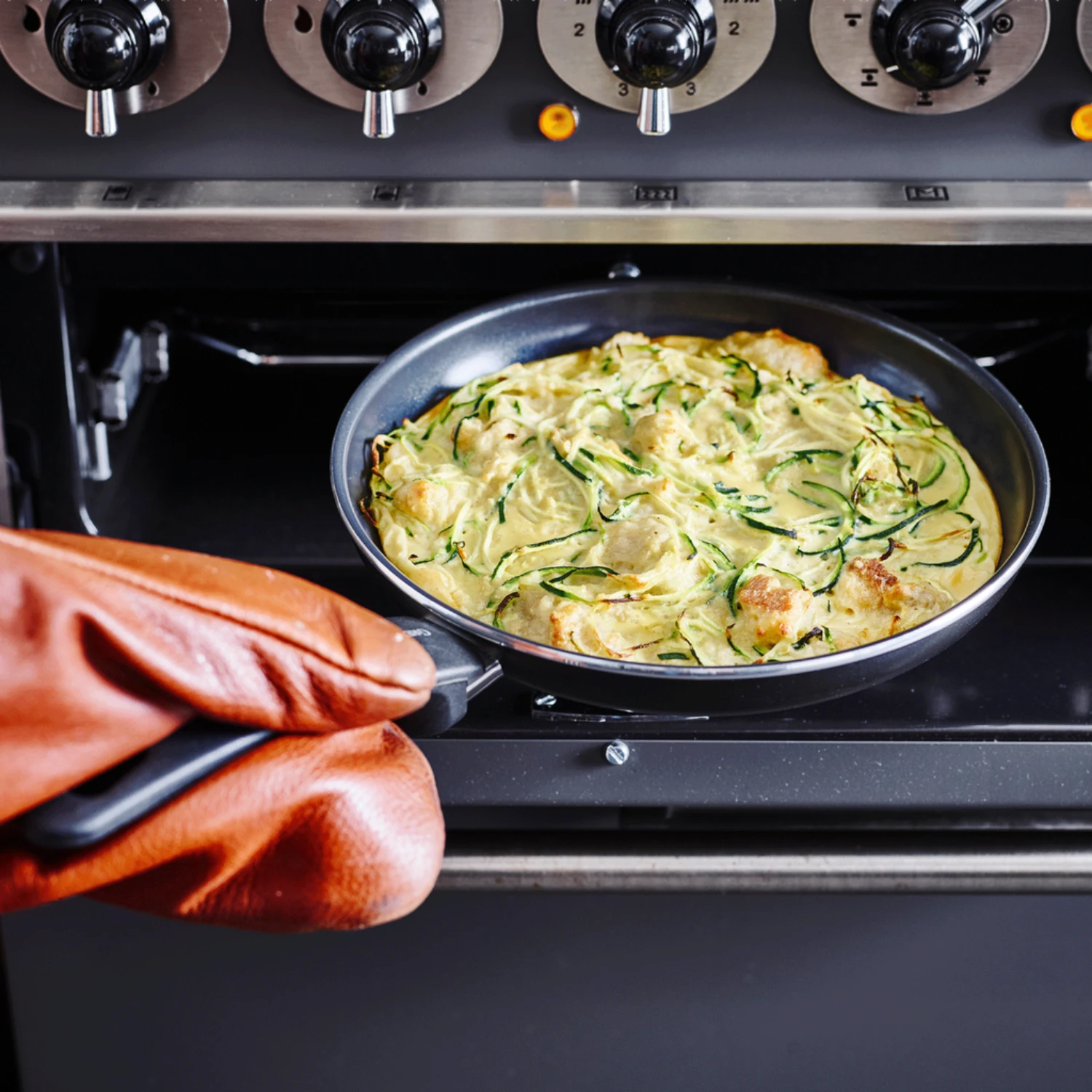 GreenPan Cambridge Black Koekenpan Ø32 Cm 4 GreenPan Cambridge Black Koekenpan Ø32 Cm - Afbeelding 2