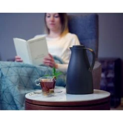 Leifheit Harmonic Isoleerkan 1.0 L Donkerblauw 11 Leifheit Harmonic Isoleerkan 1.0 L Donkerblauw -Default Template 2 102 8544 5 1